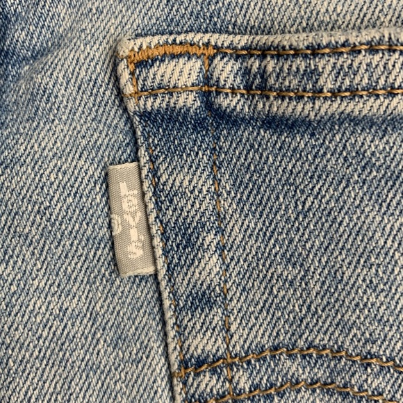 Levi’s Silver Tab MOM jeans Size 28 Light wash denim Distressed tapered Leg - Picture 9 of 14